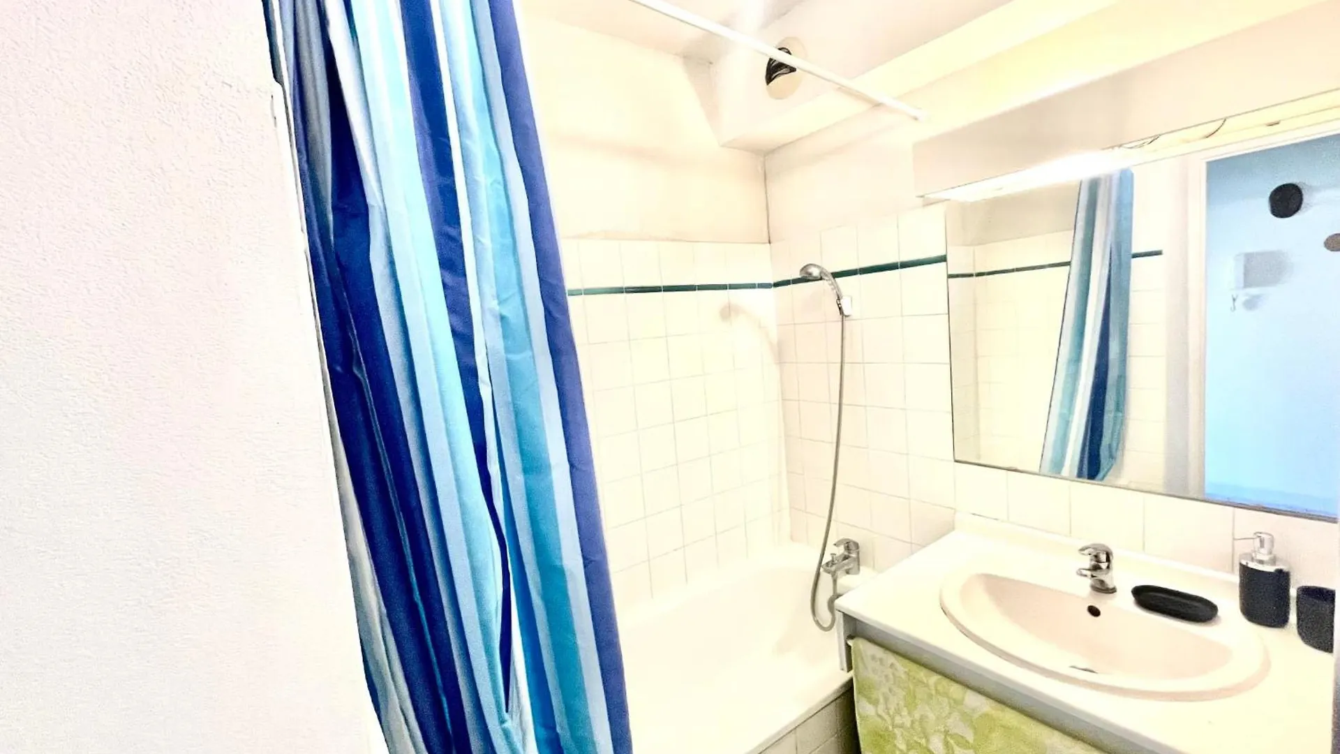 Beautiful Studio For 2 In Downtown Aix-en-Provence 0*,
